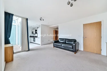 Flat Surrey Quays Road in Greater London