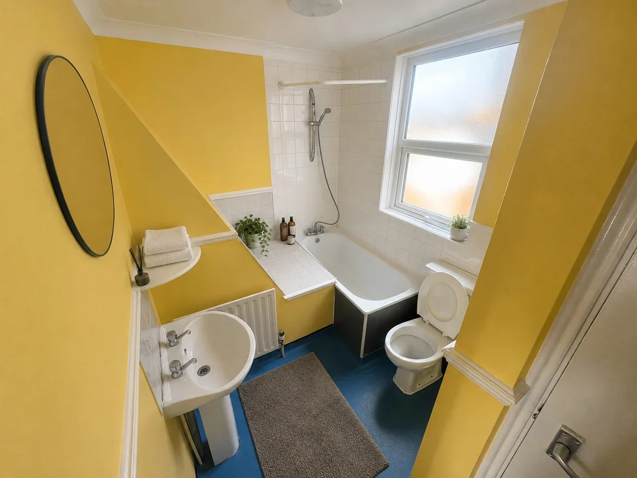 Flat Elmcourt Road in Greater London