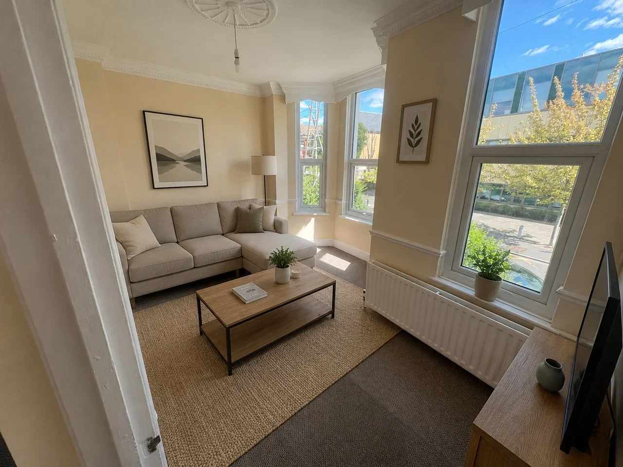 Flat Elmcourt Road in Greater London