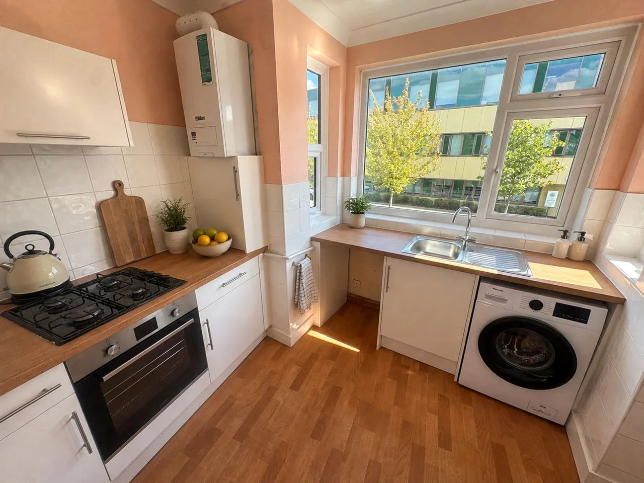 Flat Elmcourt Road in Greater London