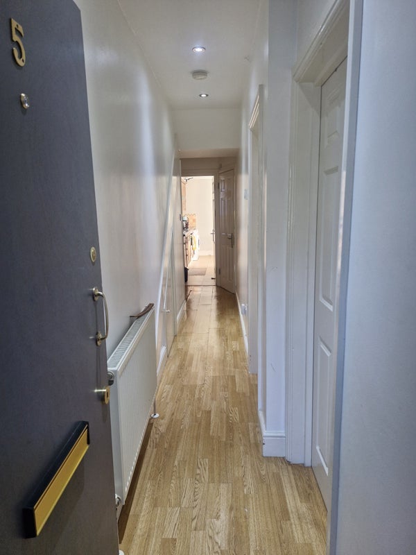 Room Coldershaw Road in Greater London