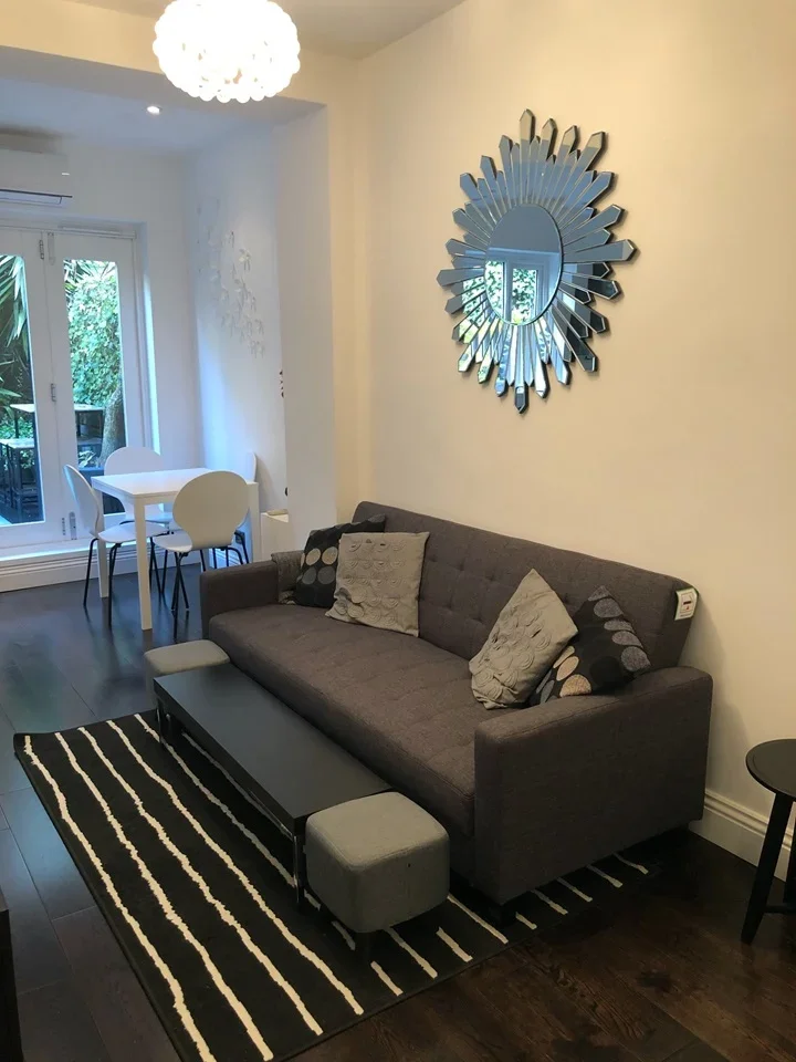 Flat Cleveland Street in Greater London