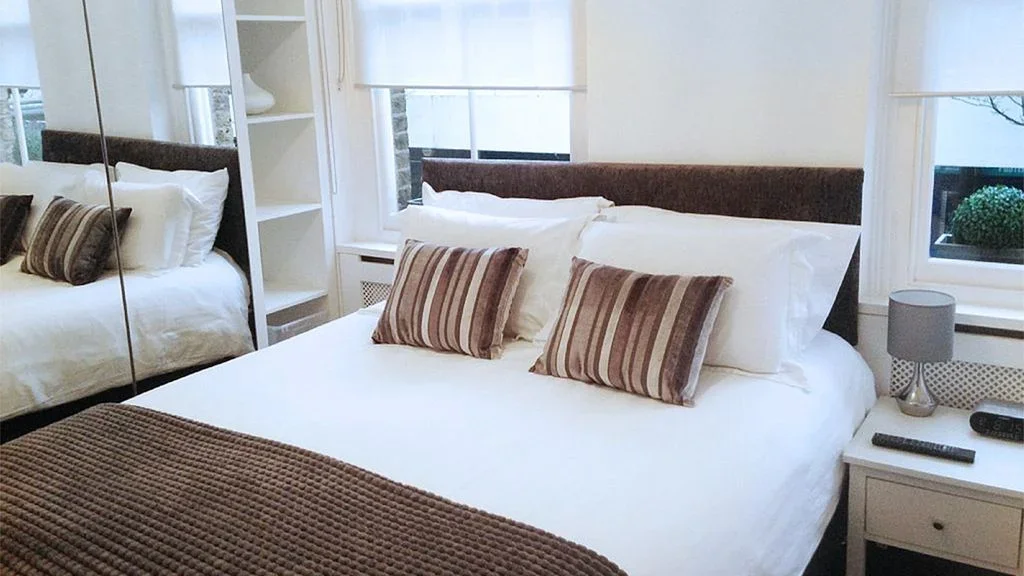 Flat Cleveland Street in Greater London