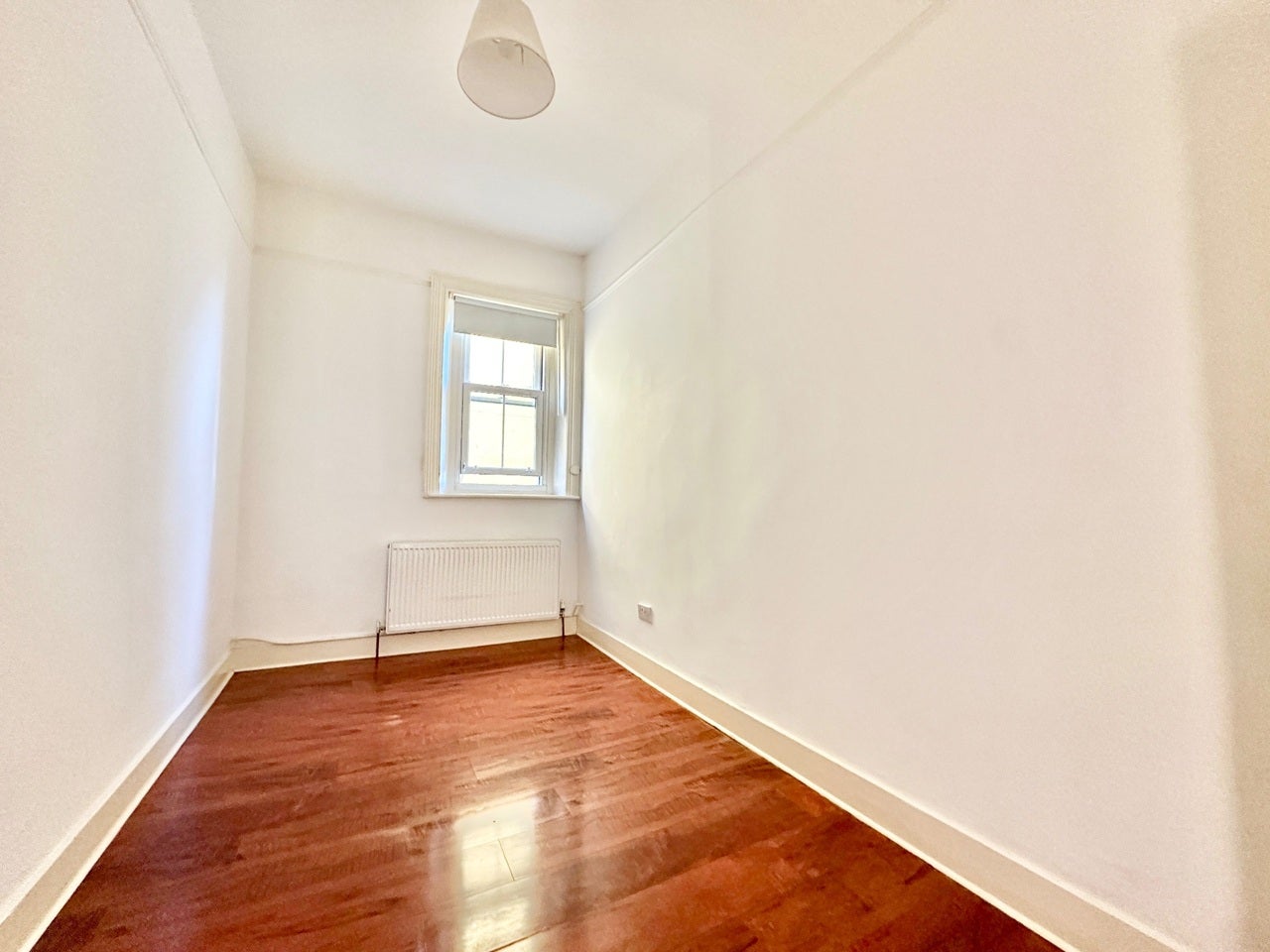 Flat Bensham Lane in Greater London