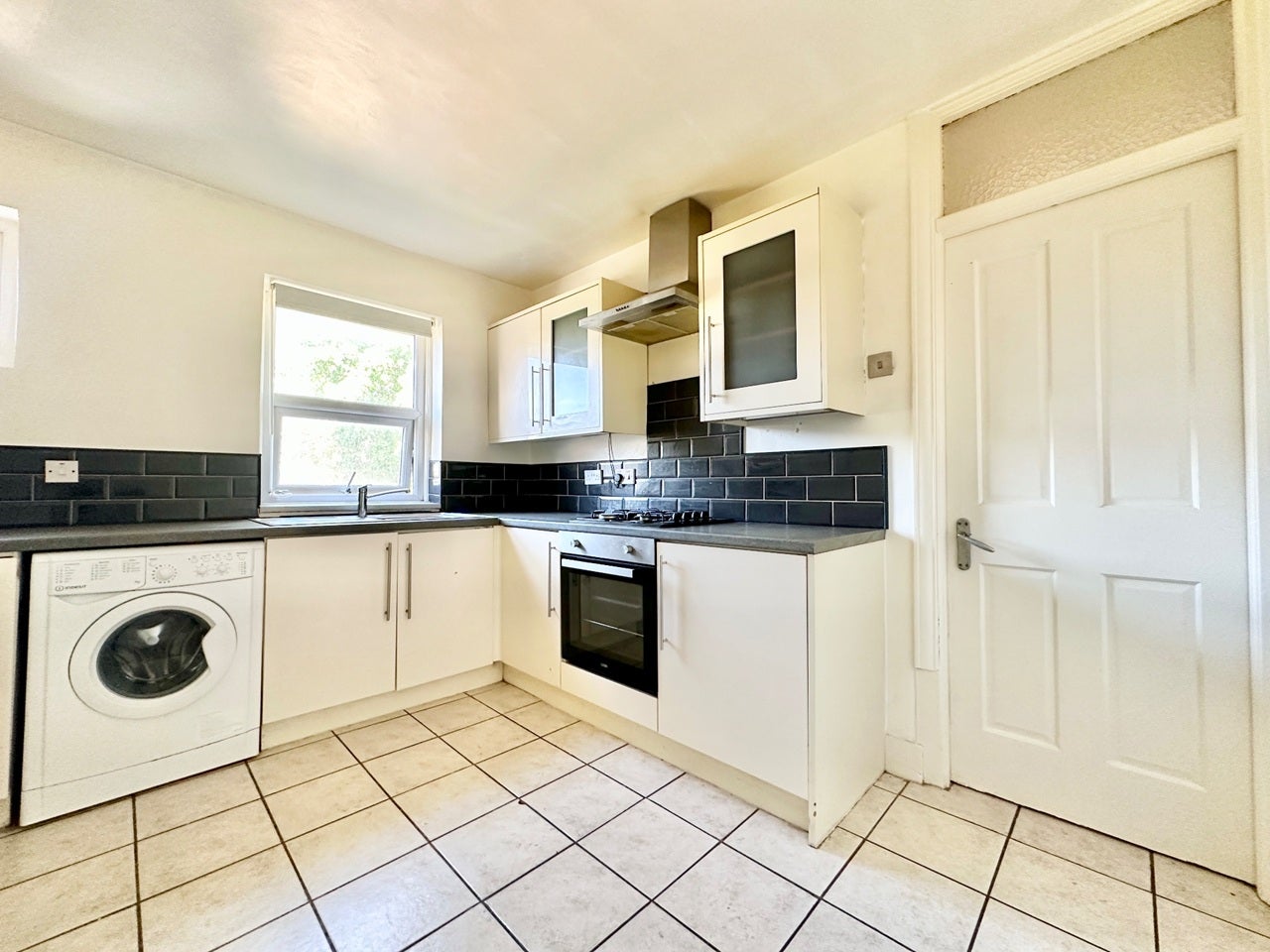 Flat Bensham Lane in Greater London