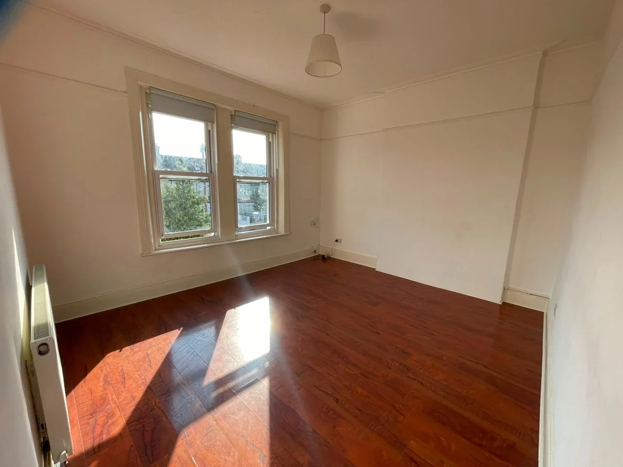 Flat Bensham Lane in Greater London
