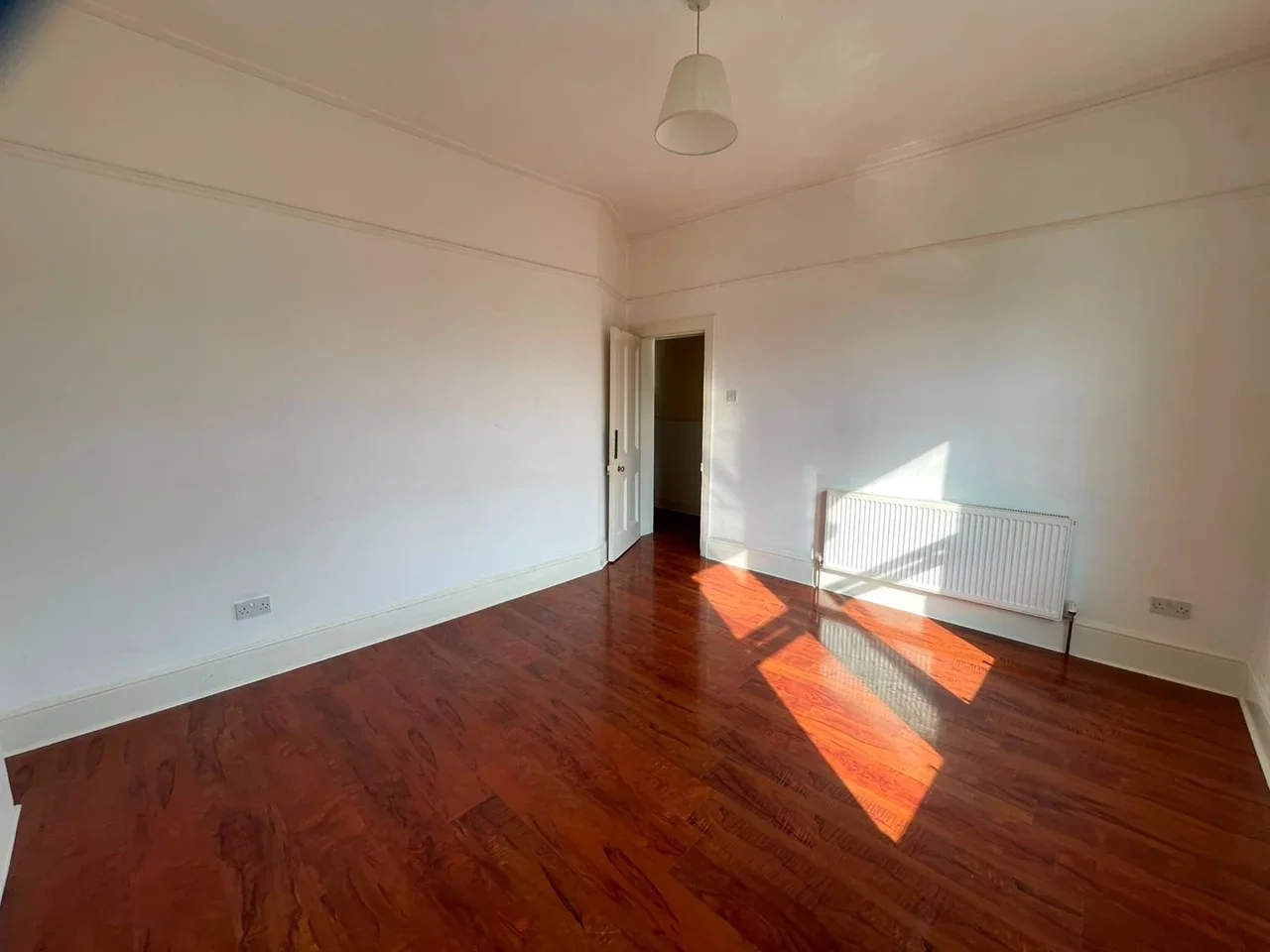 Flat Bensham Lane in Greater London