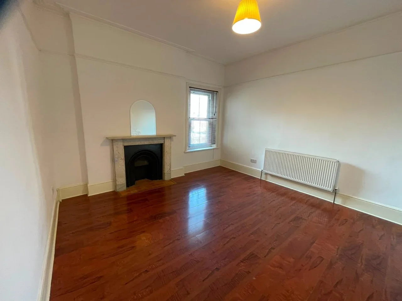 Flat Bensham Lane in Greater London