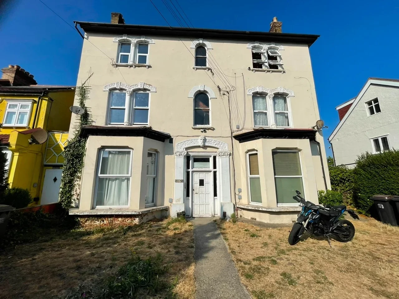 Flat Bensham Lane in Greater London