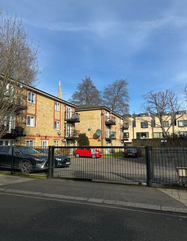 Room Saint Alphonsus Road in Greater London