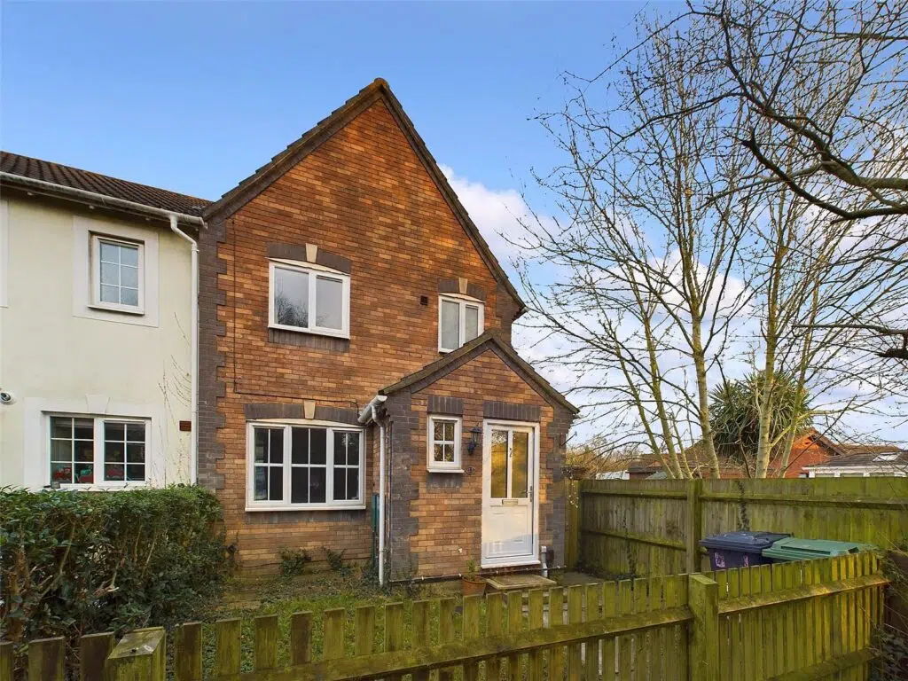House Dart Close in Gloucester