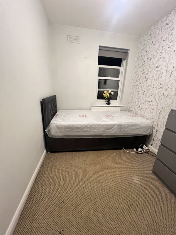 Room Arne Walk in Greater London