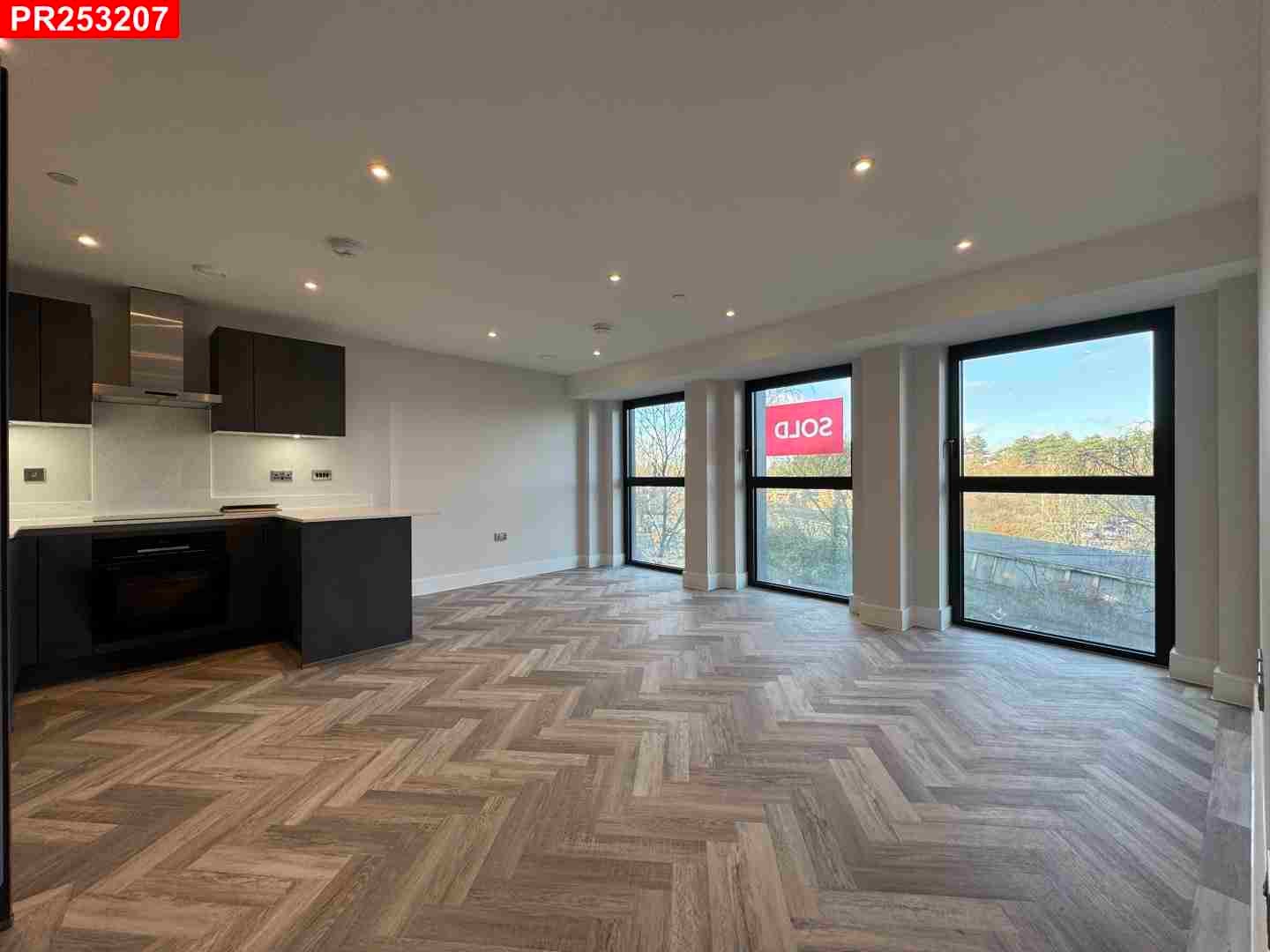 Flat Cockfosters Road in Greater London