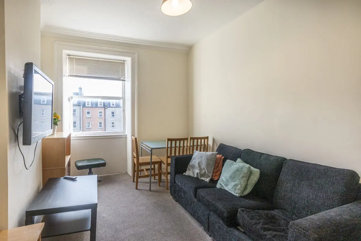 Room Nicolson Square in City of Edinburgh