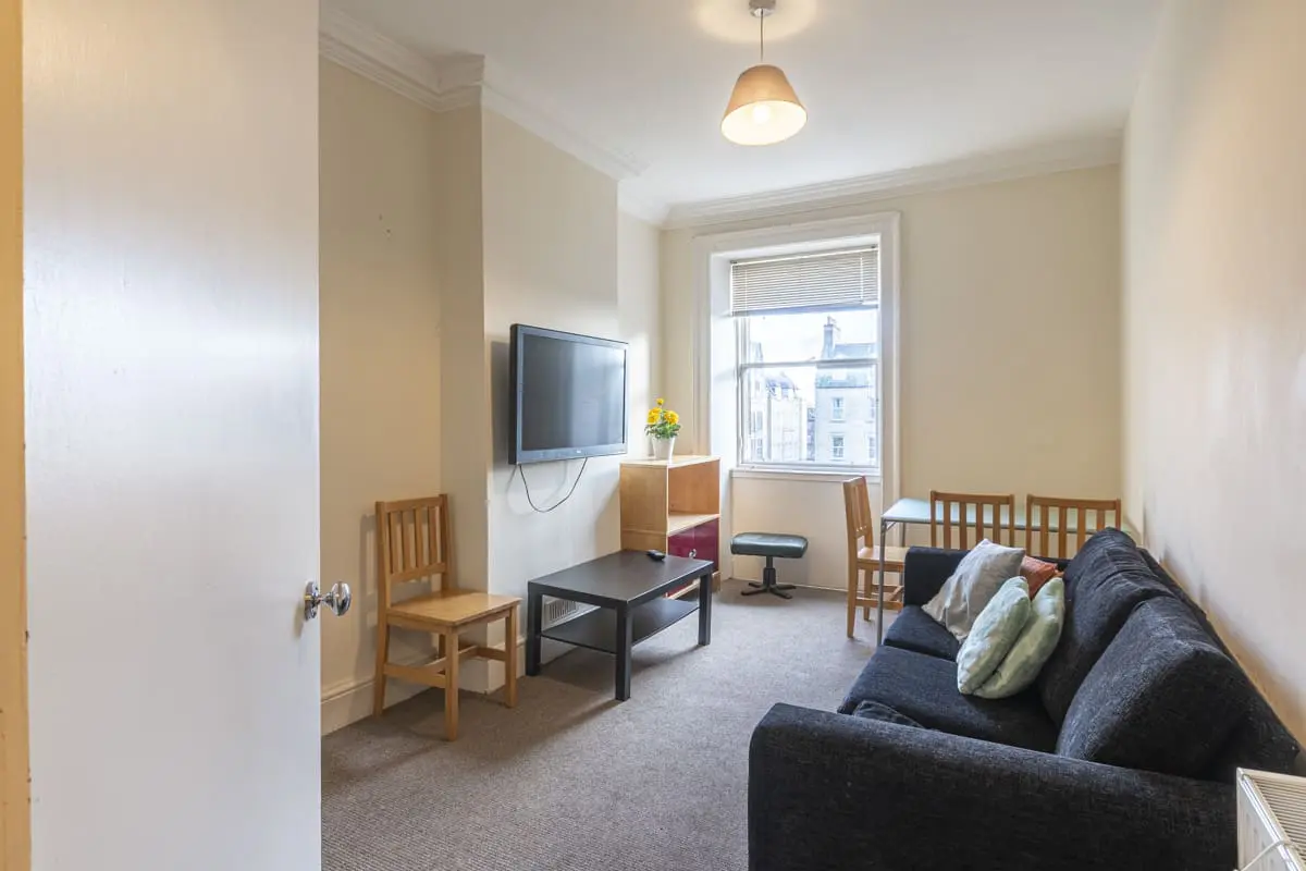 Room Nicolson Square in City of Edinburgh