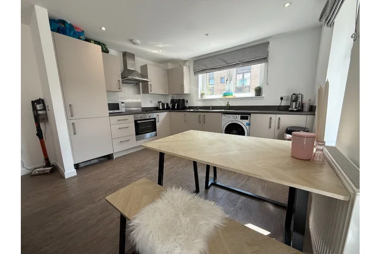 Flat Shrubhill Walk in City of Edinburgh