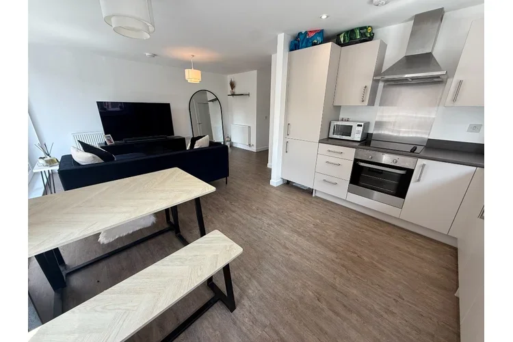 Flat Shrubhill Walk in City of Edinburgh