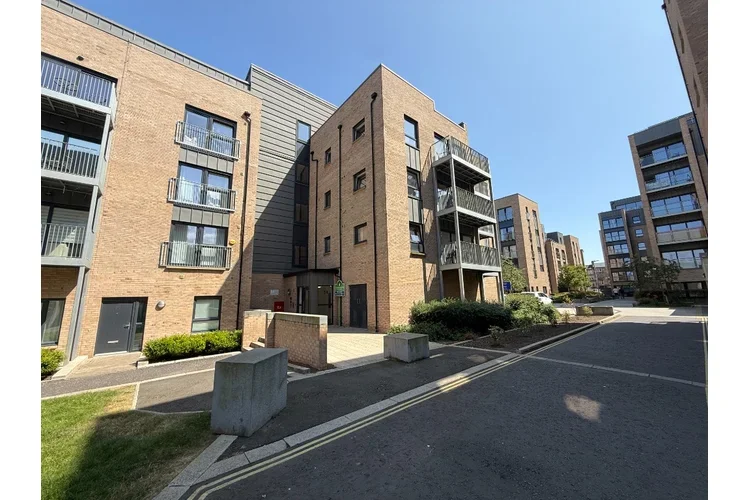 Flat Shrubhill Walk in City of Edinburgh