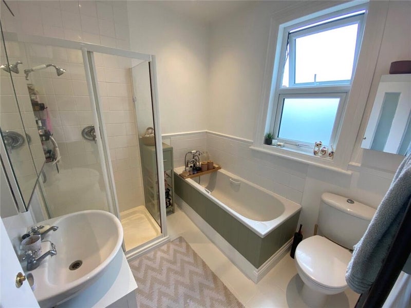 Room Shrewsbury Road in Greater London