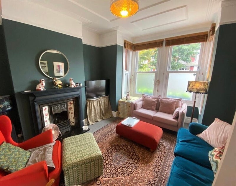 Room Shrewsbury Road in Greater London