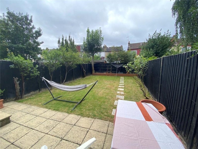 Room Shrewsbury Road in Greater London