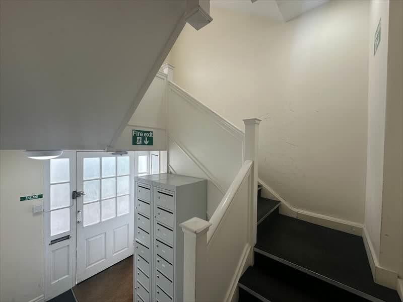 Flat Victoria Road in Greater London