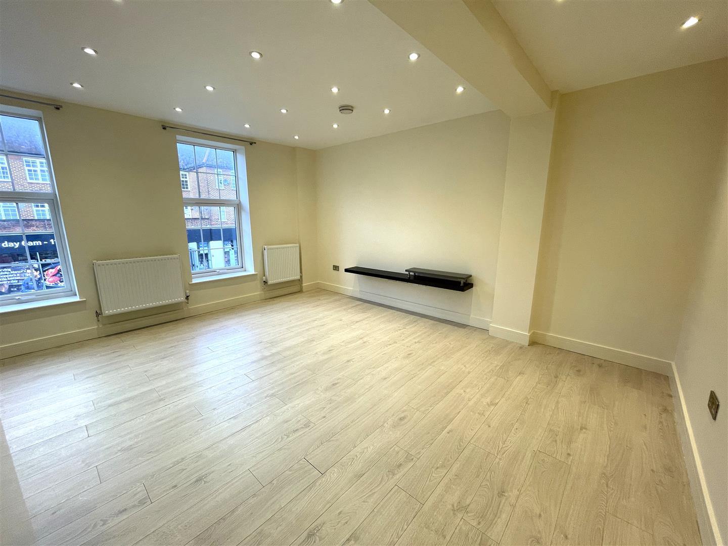 Flat Victoria Road in Greater London