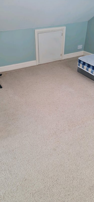 Room Boyne Road in Greater London