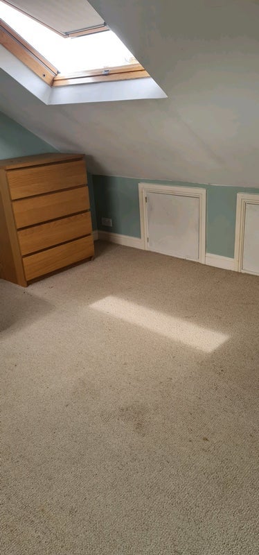 Room Boyne Road in Greater London
