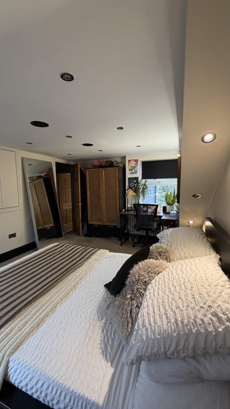 Room Balmoral Road in Greater London