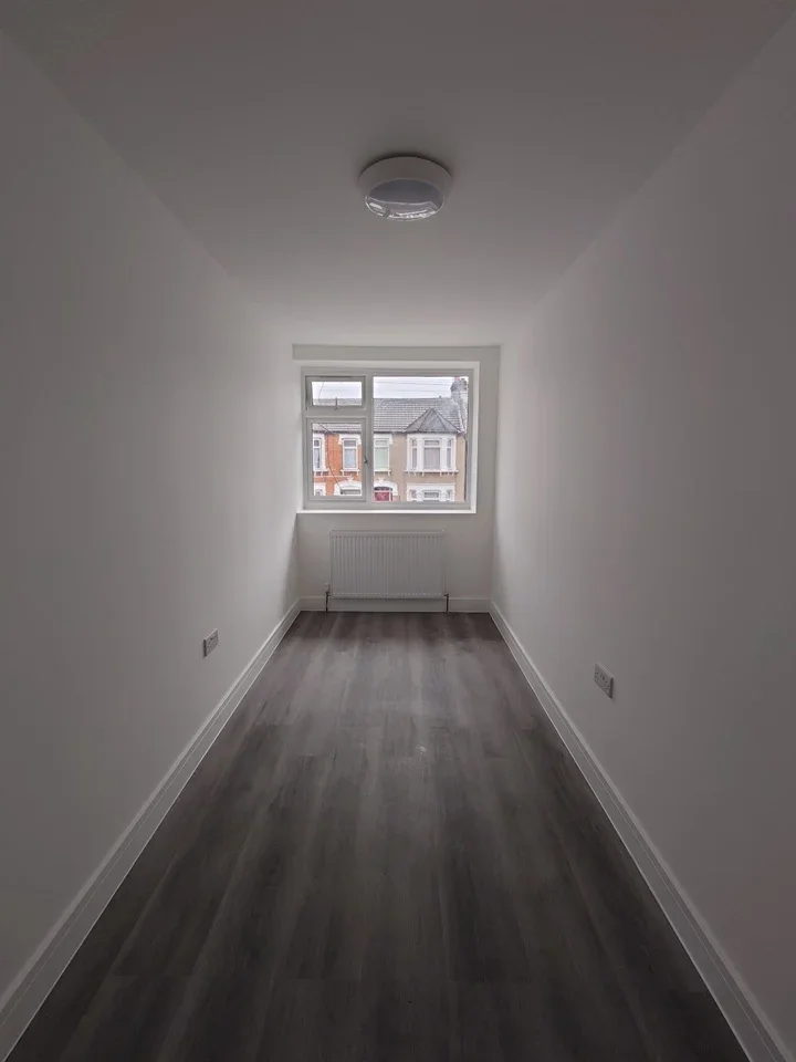 Flat Swindon Close in Greater London