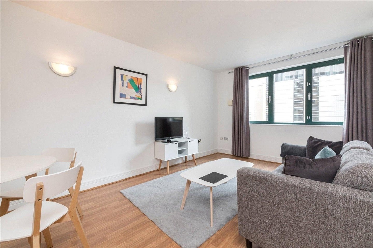 Flat Mansell Street in Greater London
