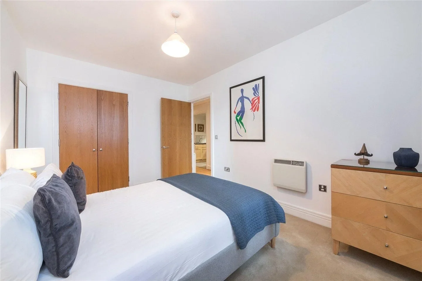 Flat Mansell Street in Greater London