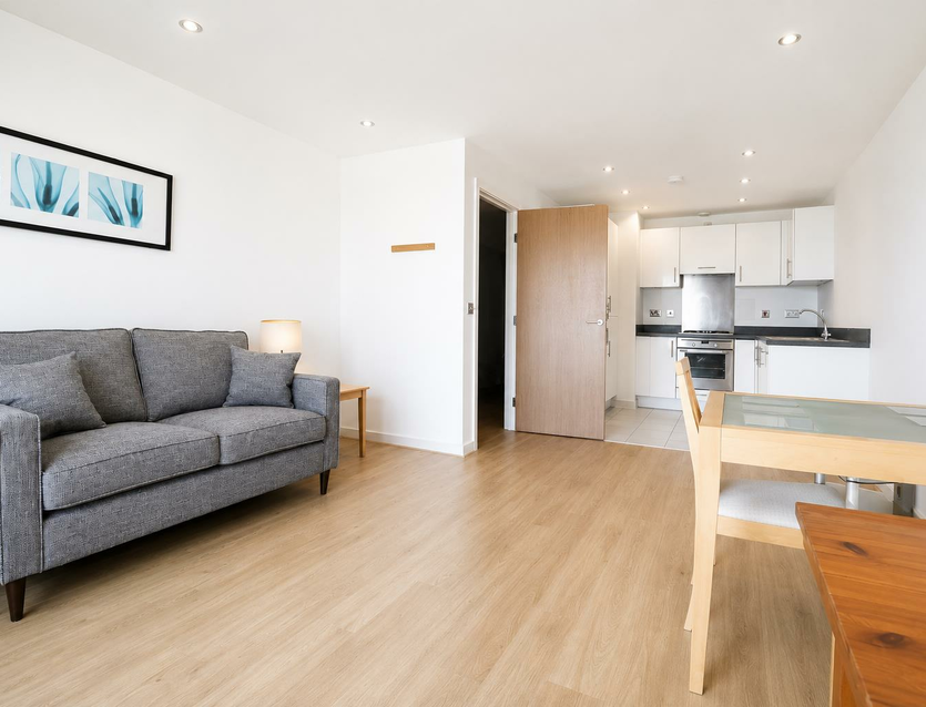 Flat Bennett's Yard in Greater London