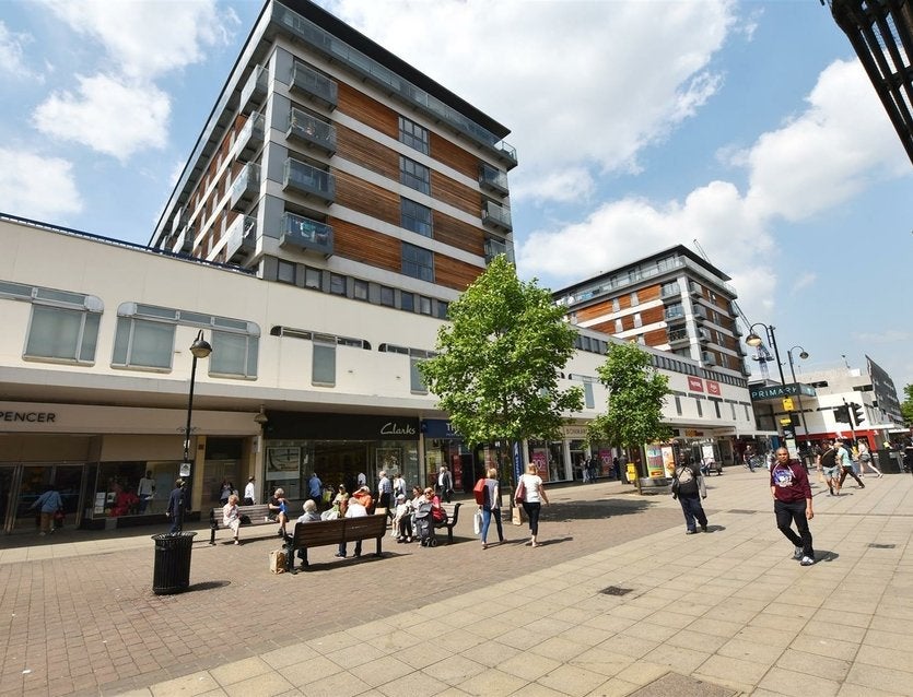 Flat Bennett's Yard in Greater London