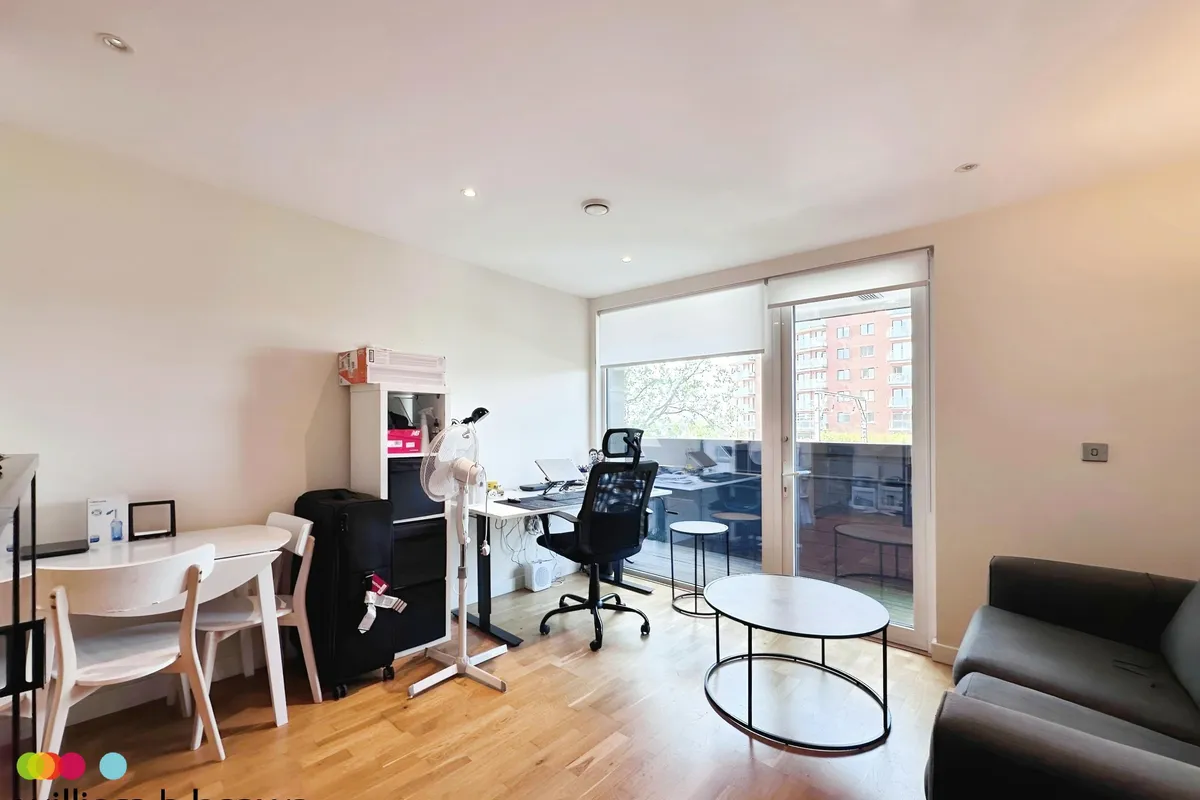 Flat Marconi Plaza in Chelmsford
