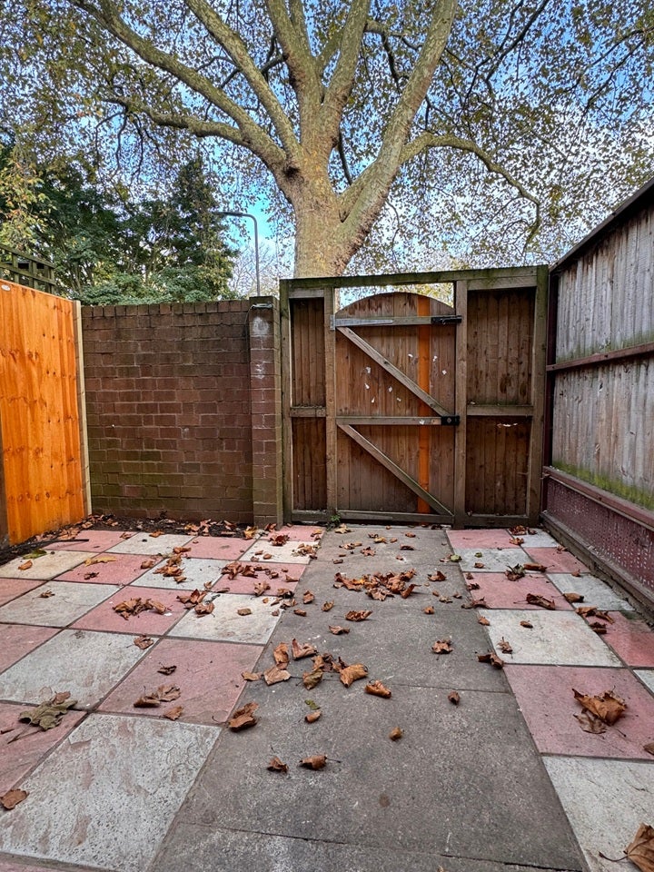 House Smalley Close in Greater London