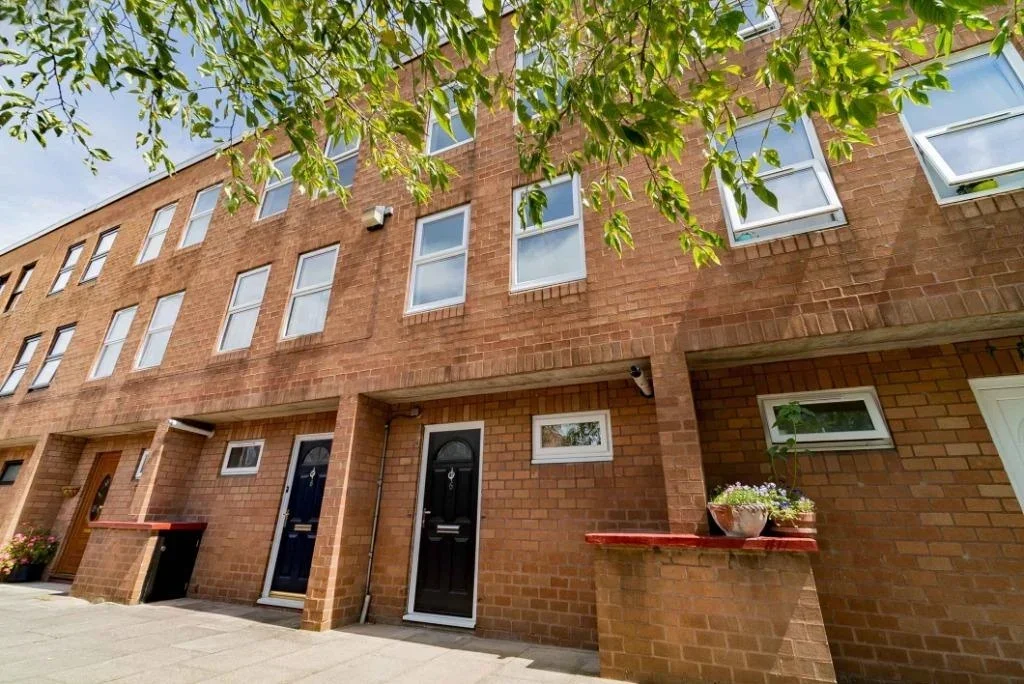 House Smalley Close in Greater London
