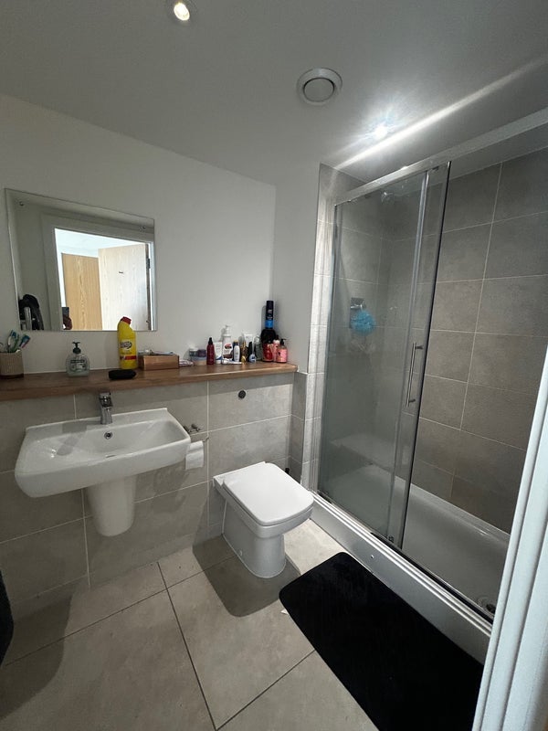 Room Pomona Strand in Trafford