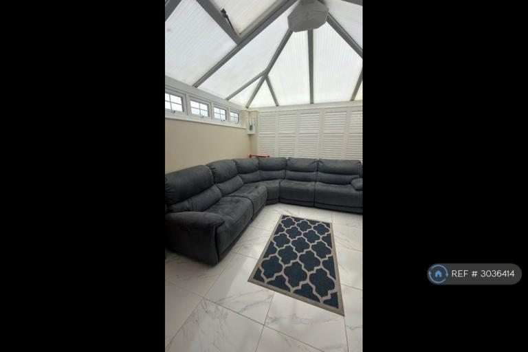 Room Caspian Way in Dartford