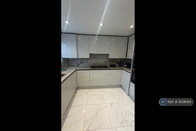 Room Caspian Way in Dartford