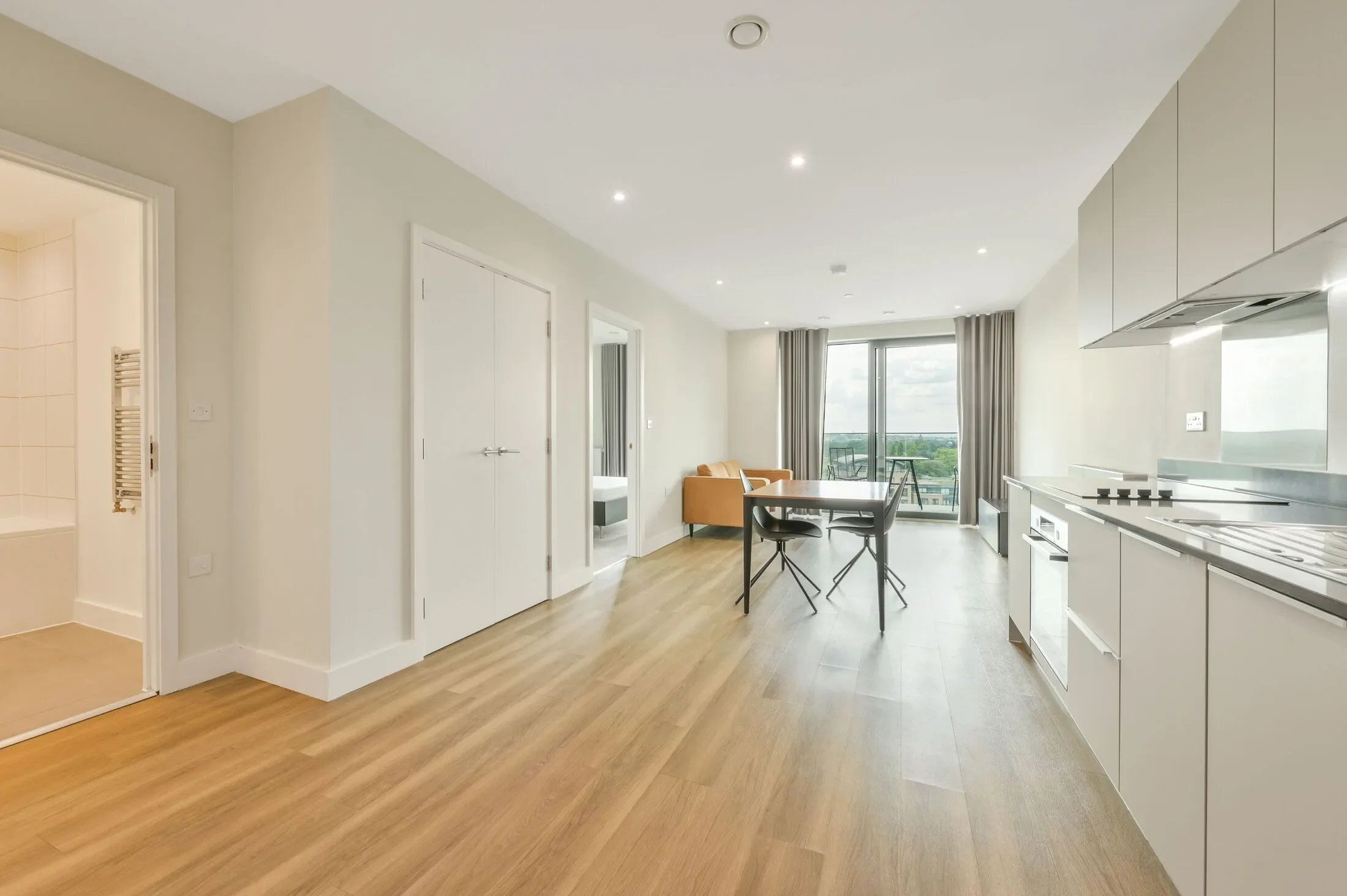 Flat Chiswick High Road in Greater London