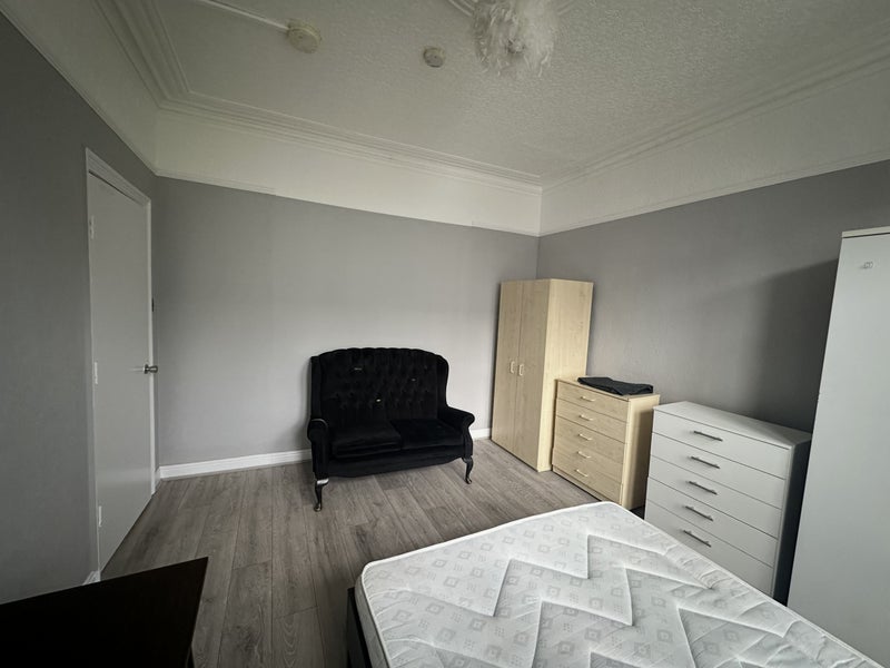 Room Lordsmead Road in Greater London