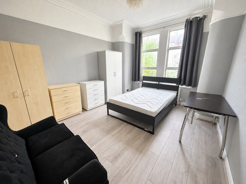 Room Lordsmead Road in Greater London