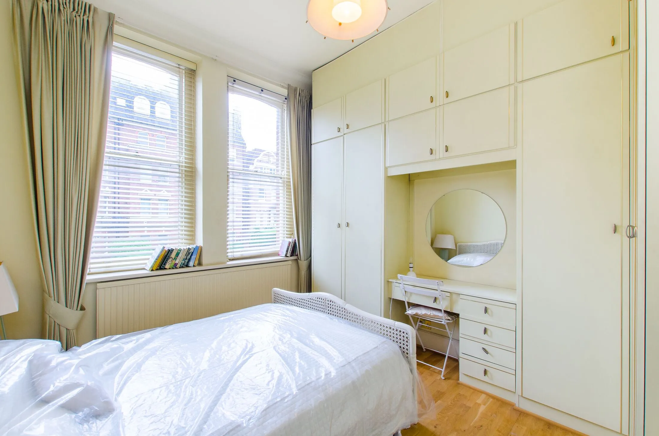 Flat Finchley Road in Greater London