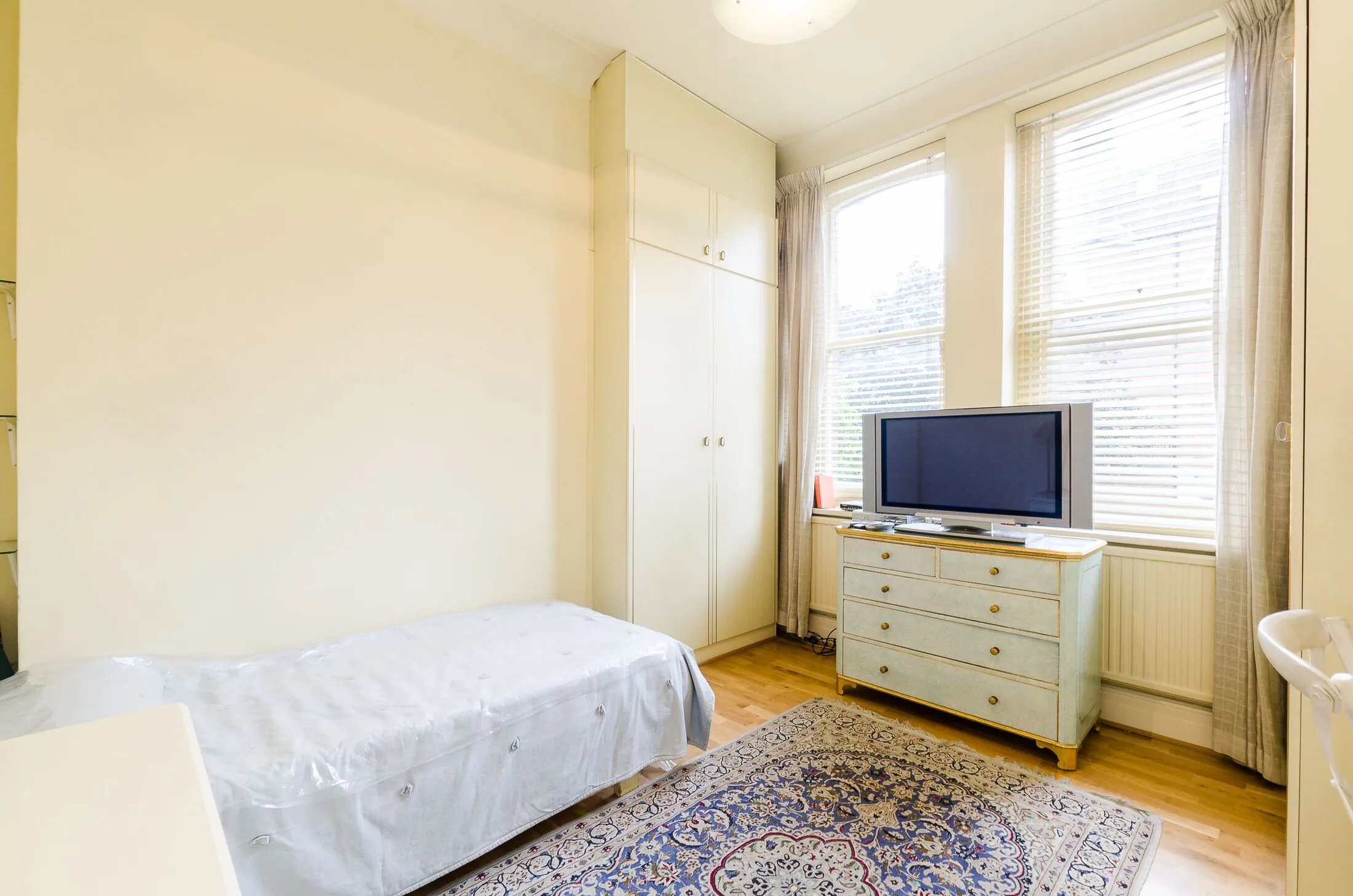 Flat Finchley Road in Greater London