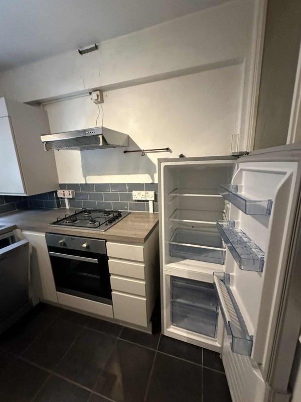 Flat Binfield Road in Greater London
