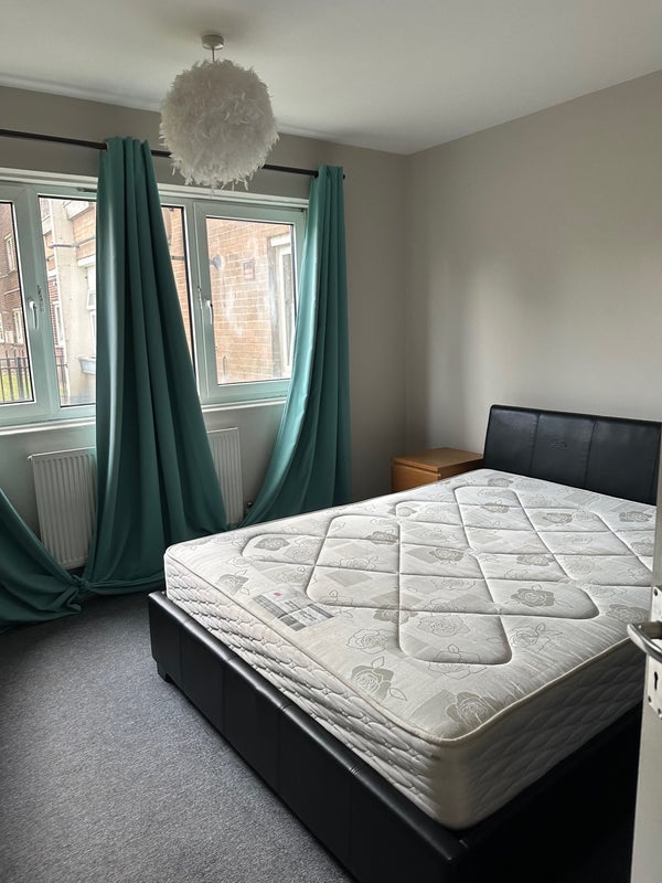 Flat Binfield Road in Greater London