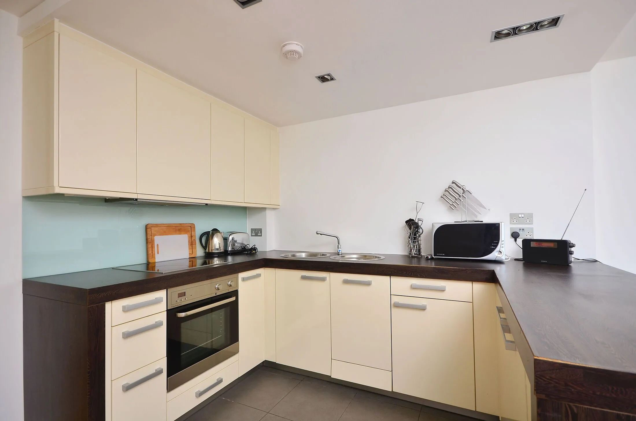 Flat Empire Square South in Greater London