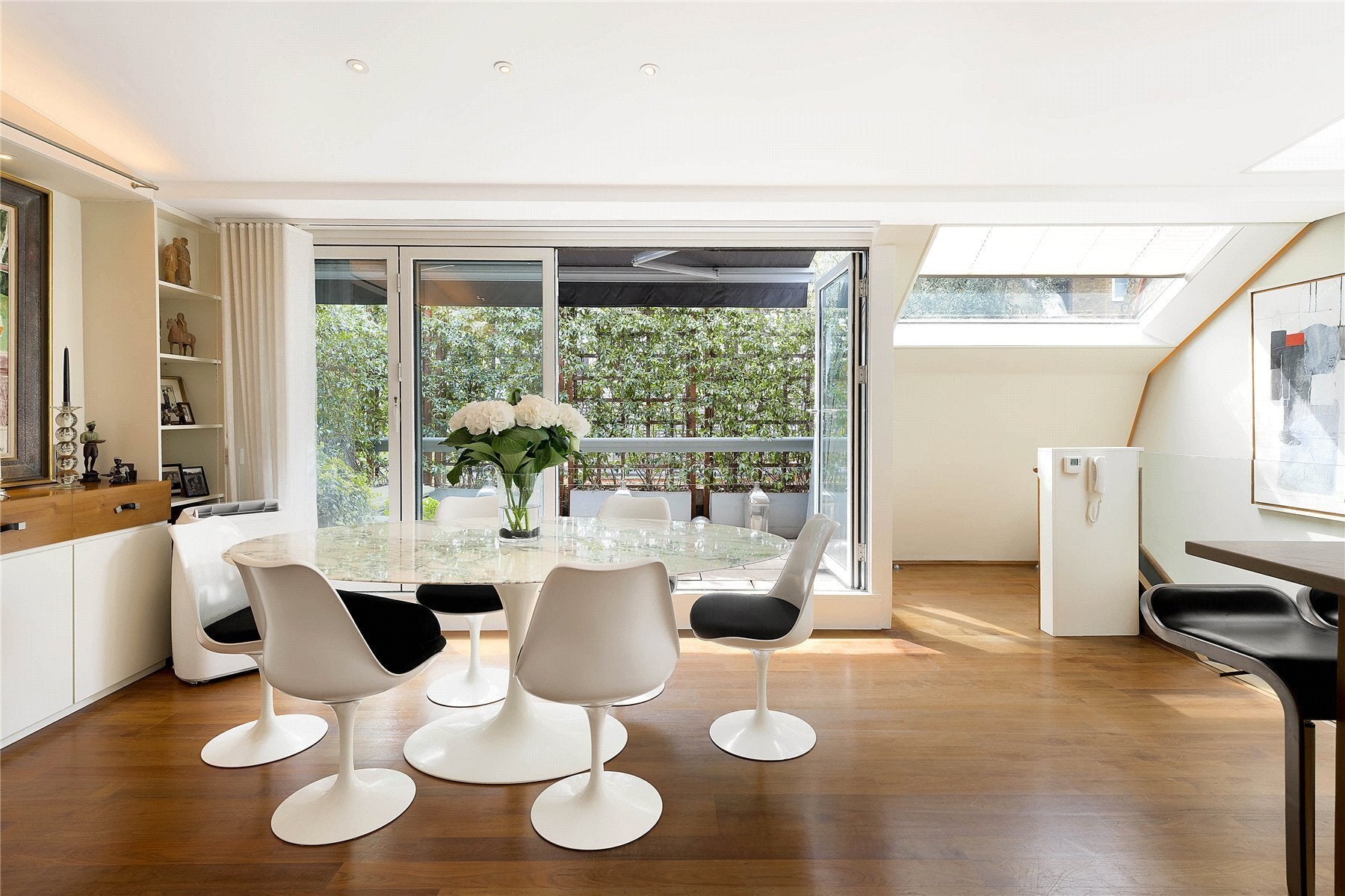 House Cadogan Lane in Greater London